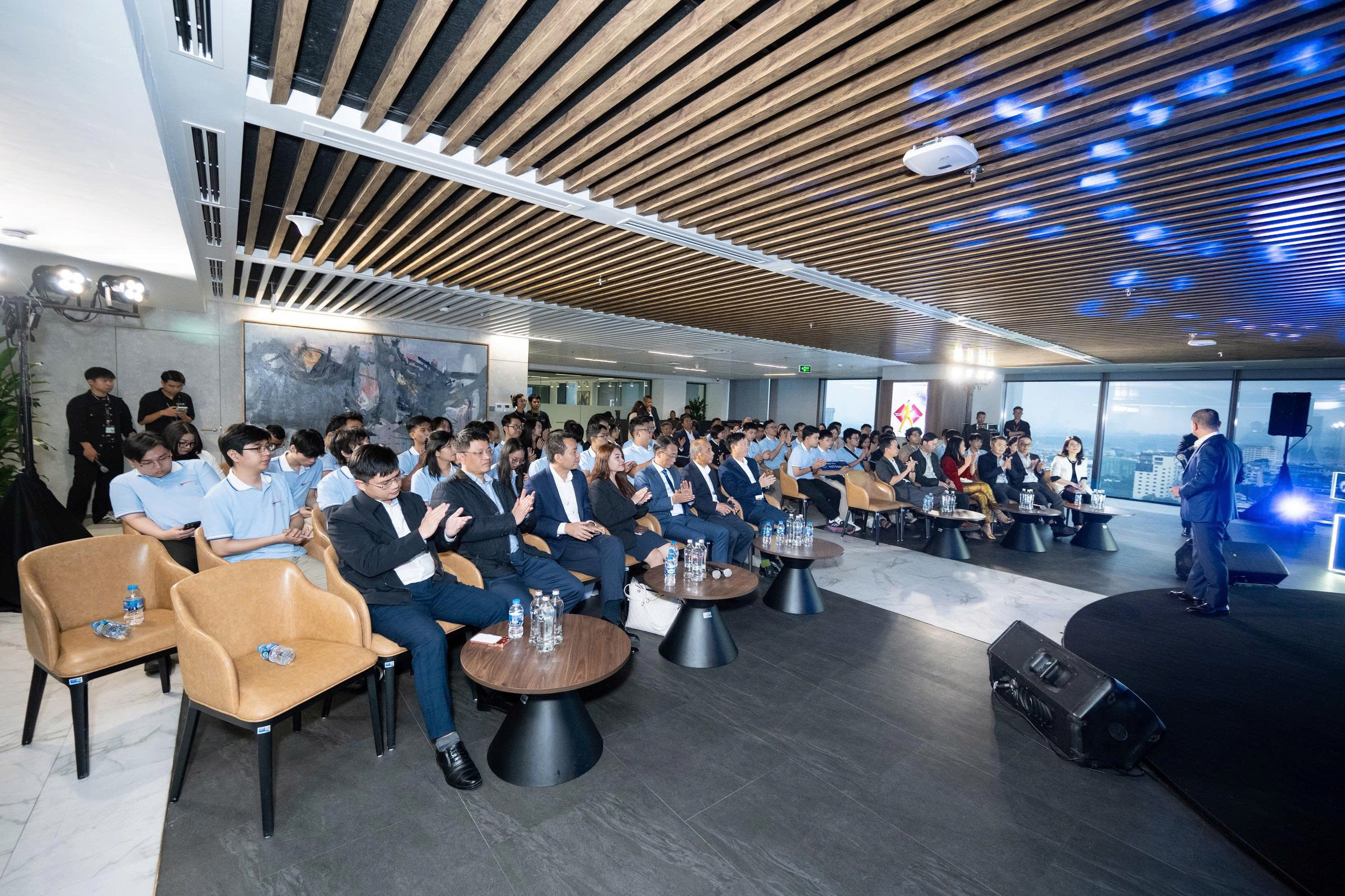 Techcombank chào đón nhân tài A I thực chiến’ tham quan trụ sở