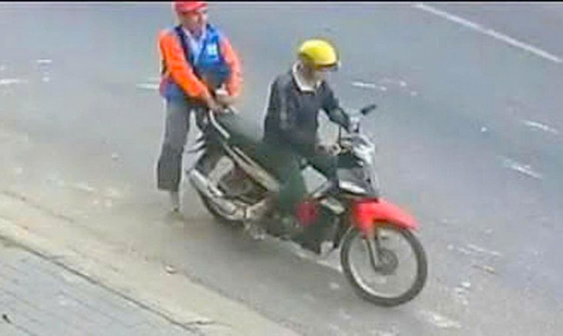 Bắt đối tượng cướp giật vé số của người bán vé dạo