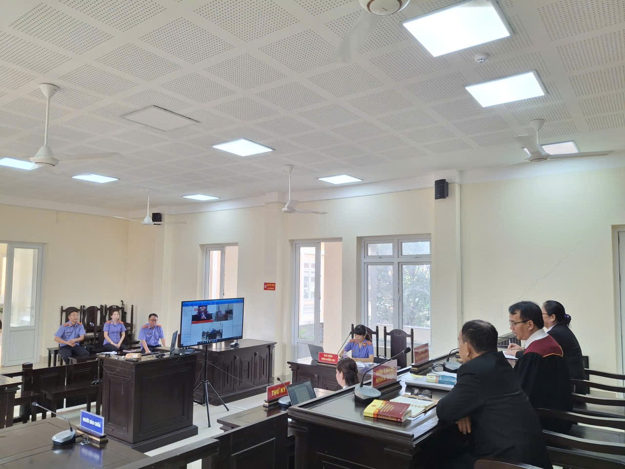 VKSND Khu vực 12 TP Cần Thơ tổ chức xét xử phiên tòa rút kinh nghiệm trực tuyến