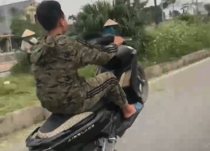 Tạm giữ xe của thiếu niên “bốc đầu” để quay clip đăng lên mạng