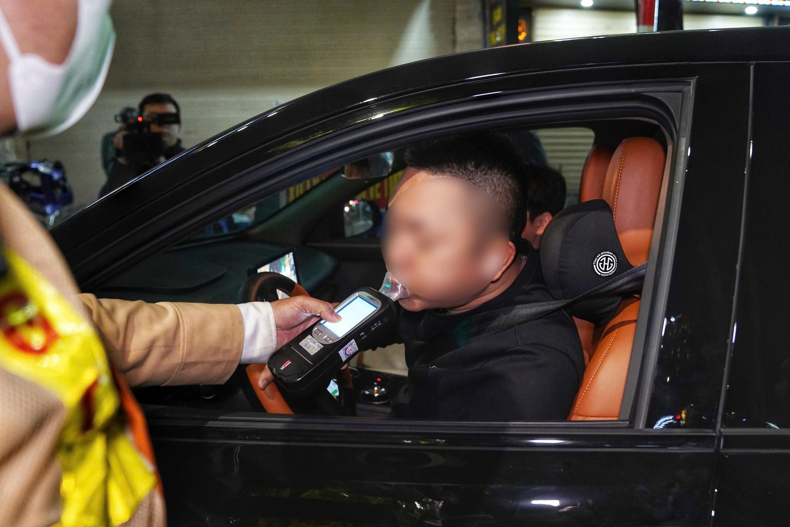 Xử lý hơn 2 nghìn trường hợp vi phạm nồng độ cồn trong ngày 1 1 2026