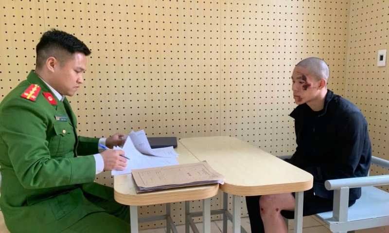 Tạm giữ đối tượng “thông chốt” khiến cán bộ Công an bị thương