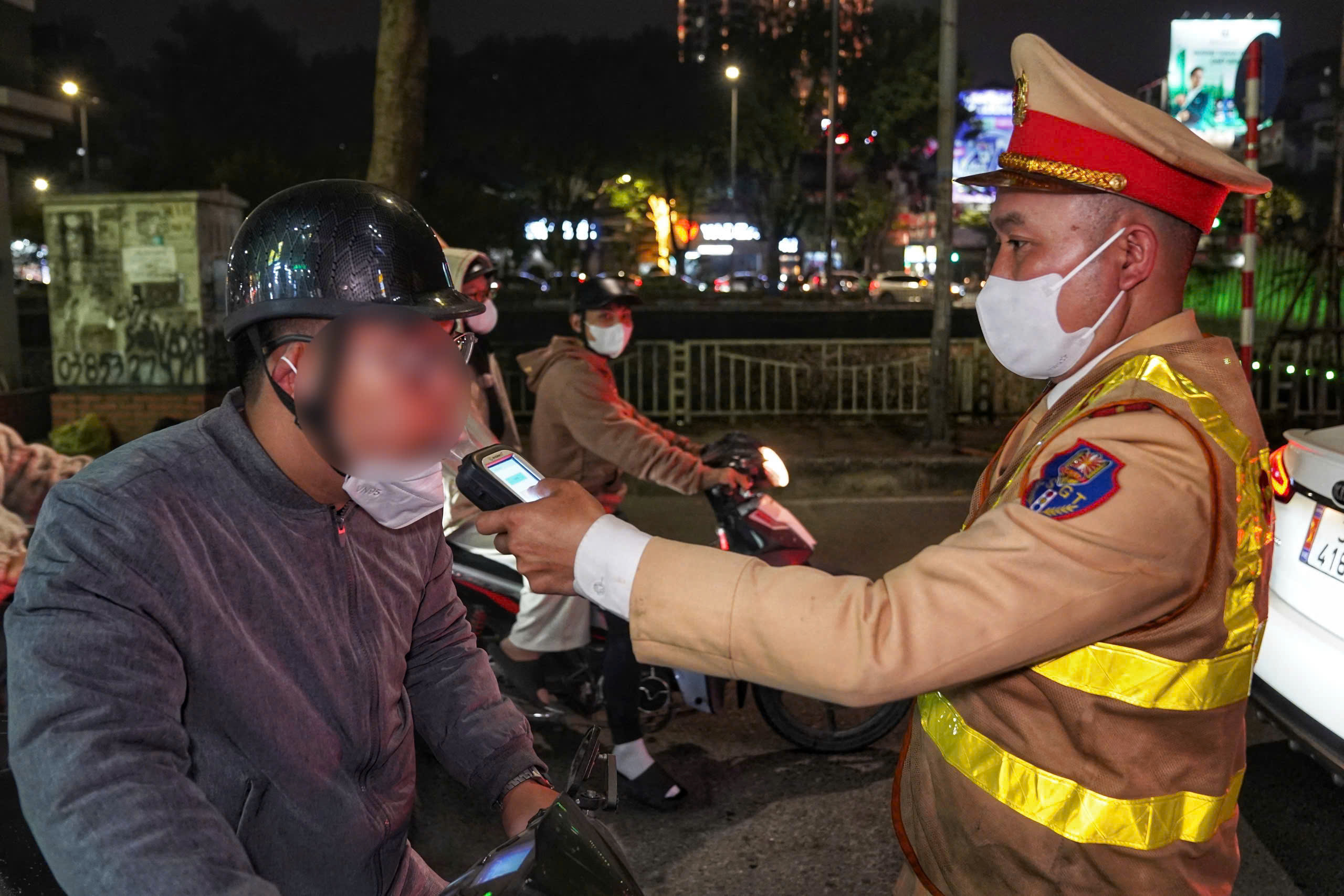 Xử lý hơn 3 nghìn trường hợp vi phạm nồng độ cồn trong ngày 2 1