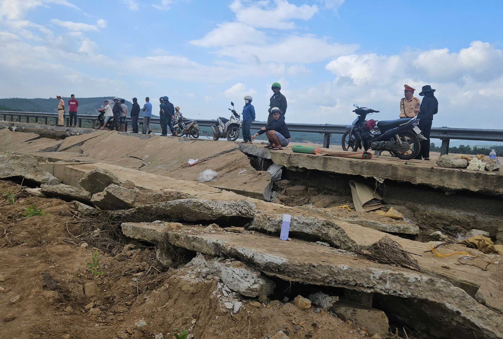 Thông tin mới vụ sập bờ kè, 4 người tử vong ở Đắk Lắk