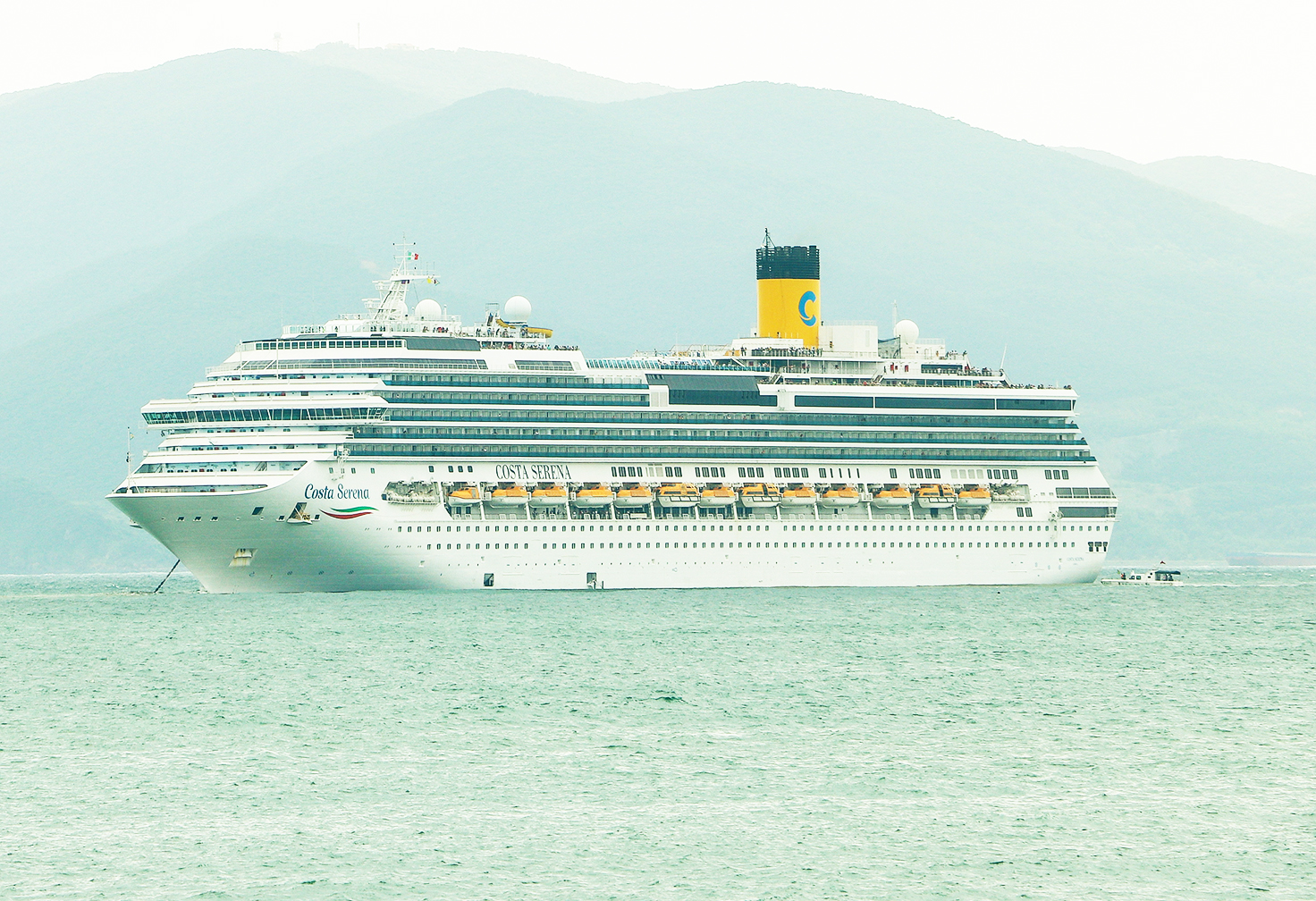 Du thuyền Costa Serena mang theo gần 3 000 du khách châu Âu “xông đất” Nha Trang