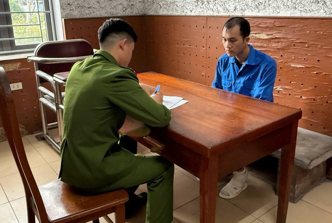 Khởi tố vụ án nhận “ủy quyền toàn phần” để chiếm đoạt tiền, sổ đỏ