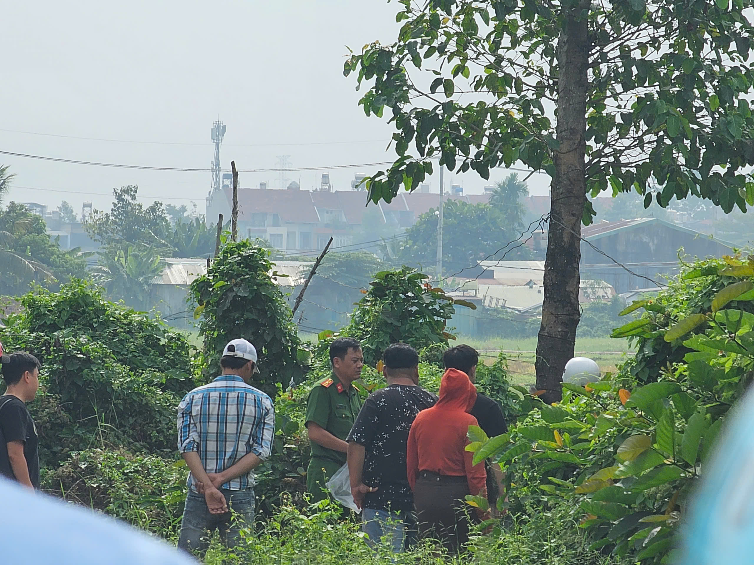 Phát hiện người đàn ông tử vong trong tư thế treo cổ