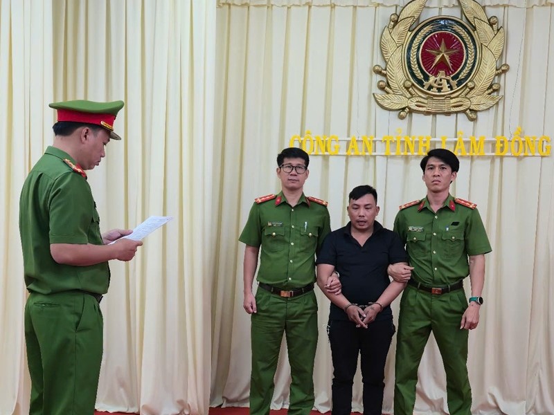 Khởi tố đối tượng thuê bóng đèn, dây điện chiếm đoạt hơn 700 triệu đồng