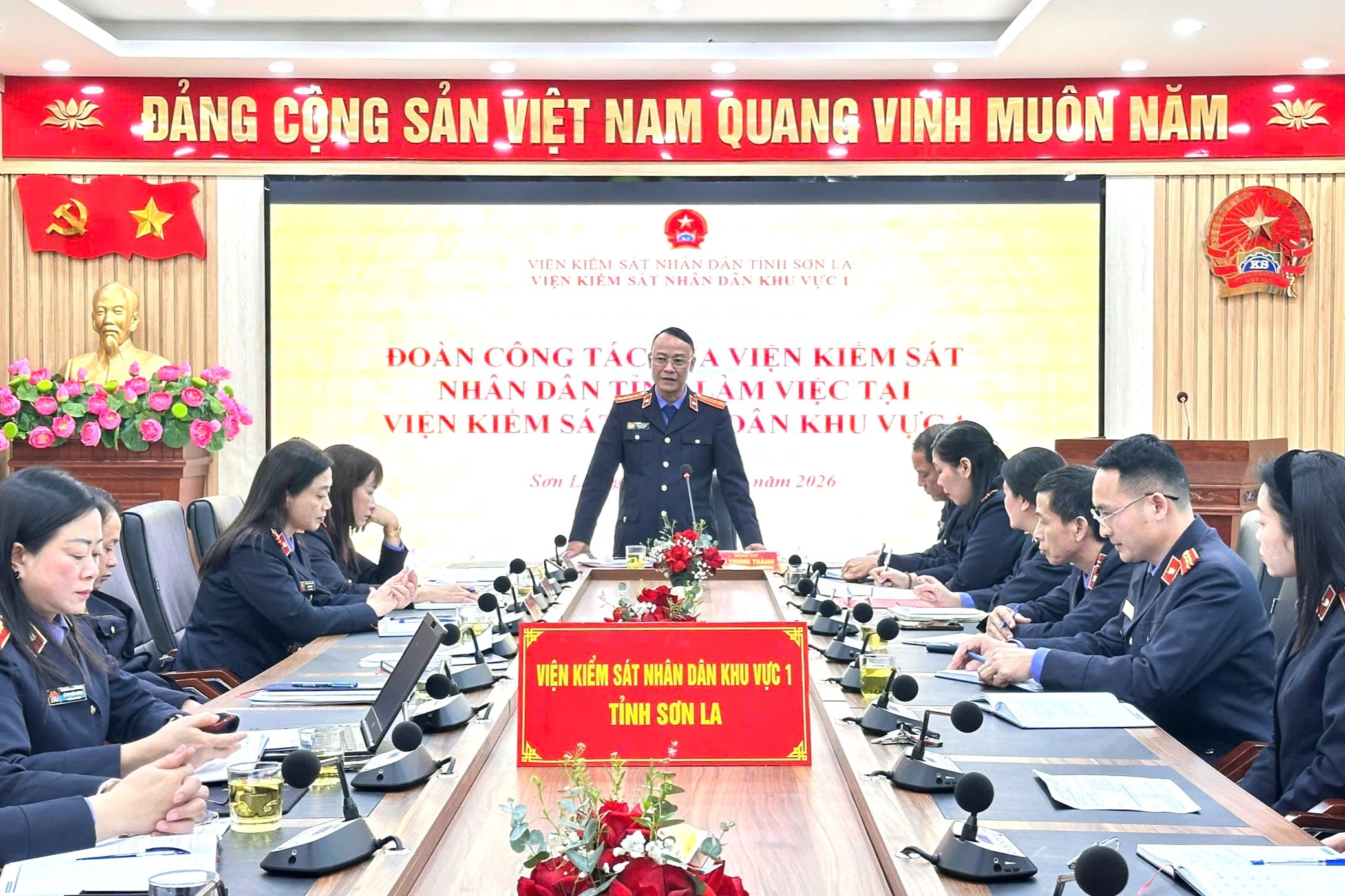 Đoàn công tác VKSND tỉnh Sơn La làm việc với VKSND khu vực 1