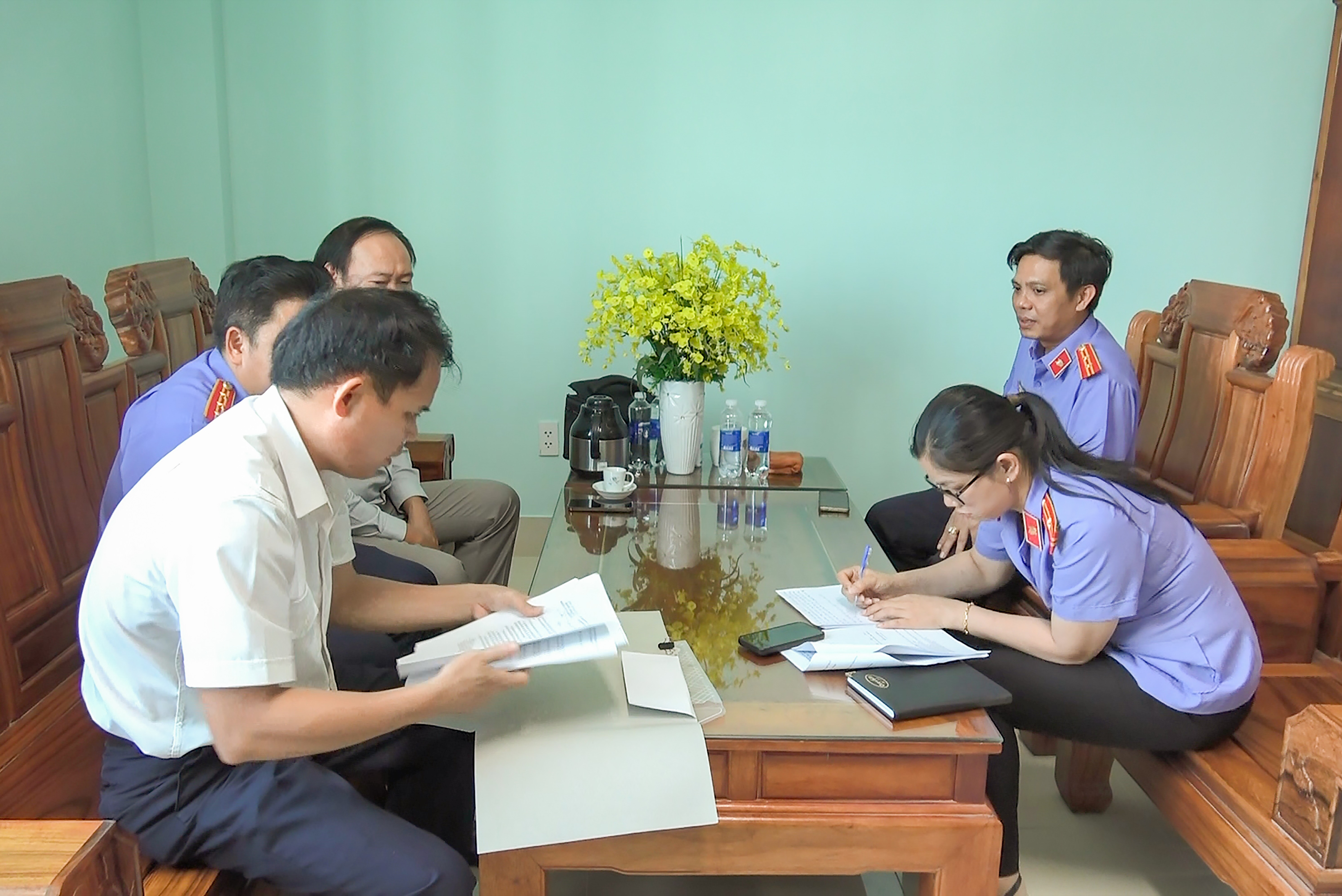 VKSND khu vực 10, TP Đà Nẵng làm việc với Thuế nhằm bảo vệ lợi ích công theo Nghị quyết 205