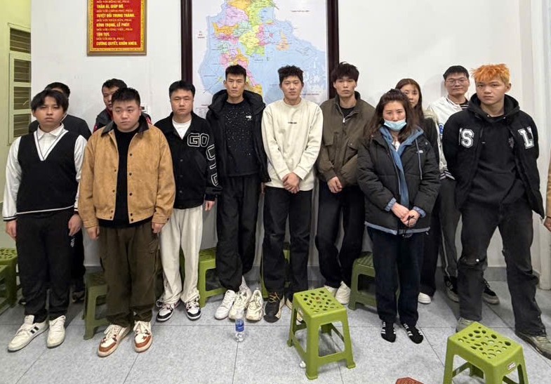Khởi tố vụ án tổ chức cho 12 người nước ngoài nhập cảnh trái phép