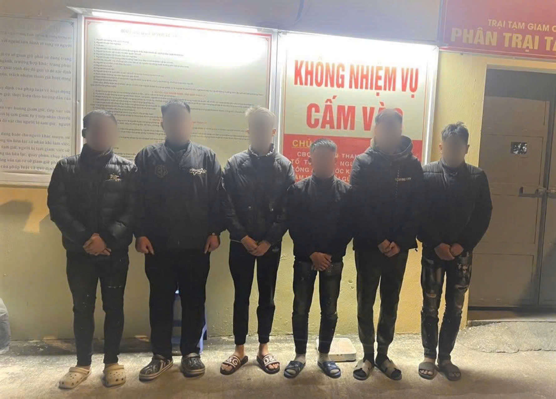 Tạm giữ 6 thanh, thiếu niên vụ ném đá, truy đuổi, gây tai nạn lúc rạng sáng