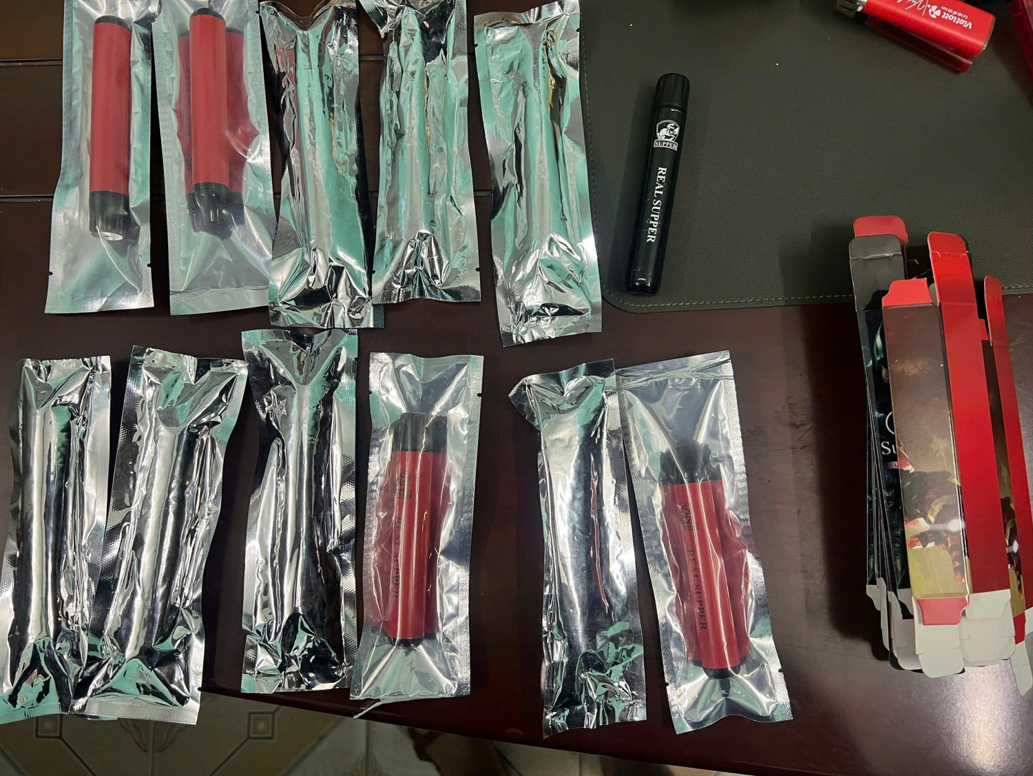 Bóc gỡ đường dây “pod chill” pha tinh dầu ma túy, khởi tố 2 đối tượng