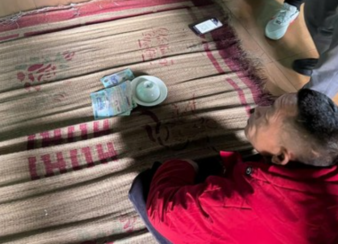 Bắt 3 đối tượng đánh bạc bằng hình thức xóc đĩa tại nhà riêng