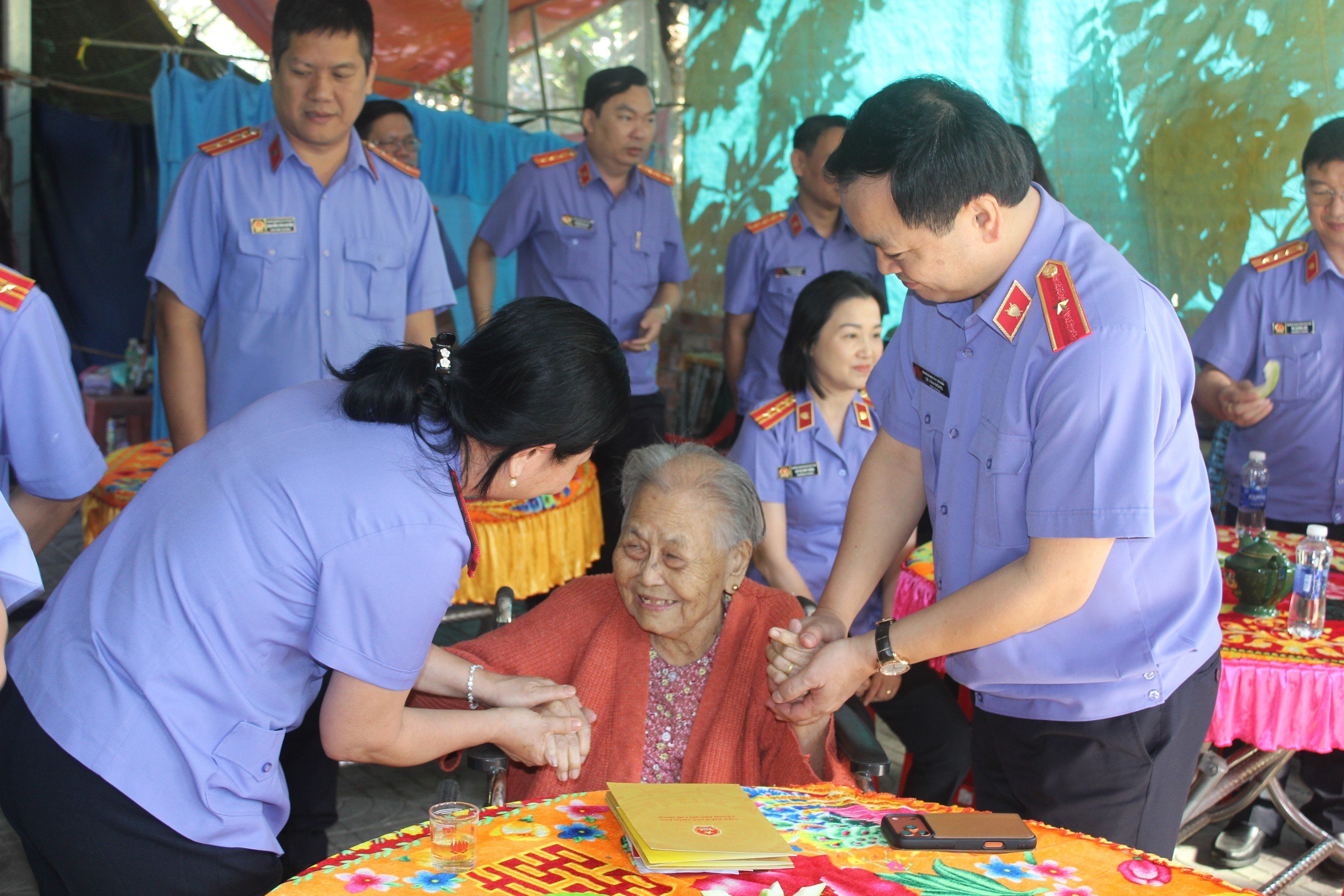 Đảng ủy VKSND TP Hồ Chí Minh tổ chức hành trình về nguồn