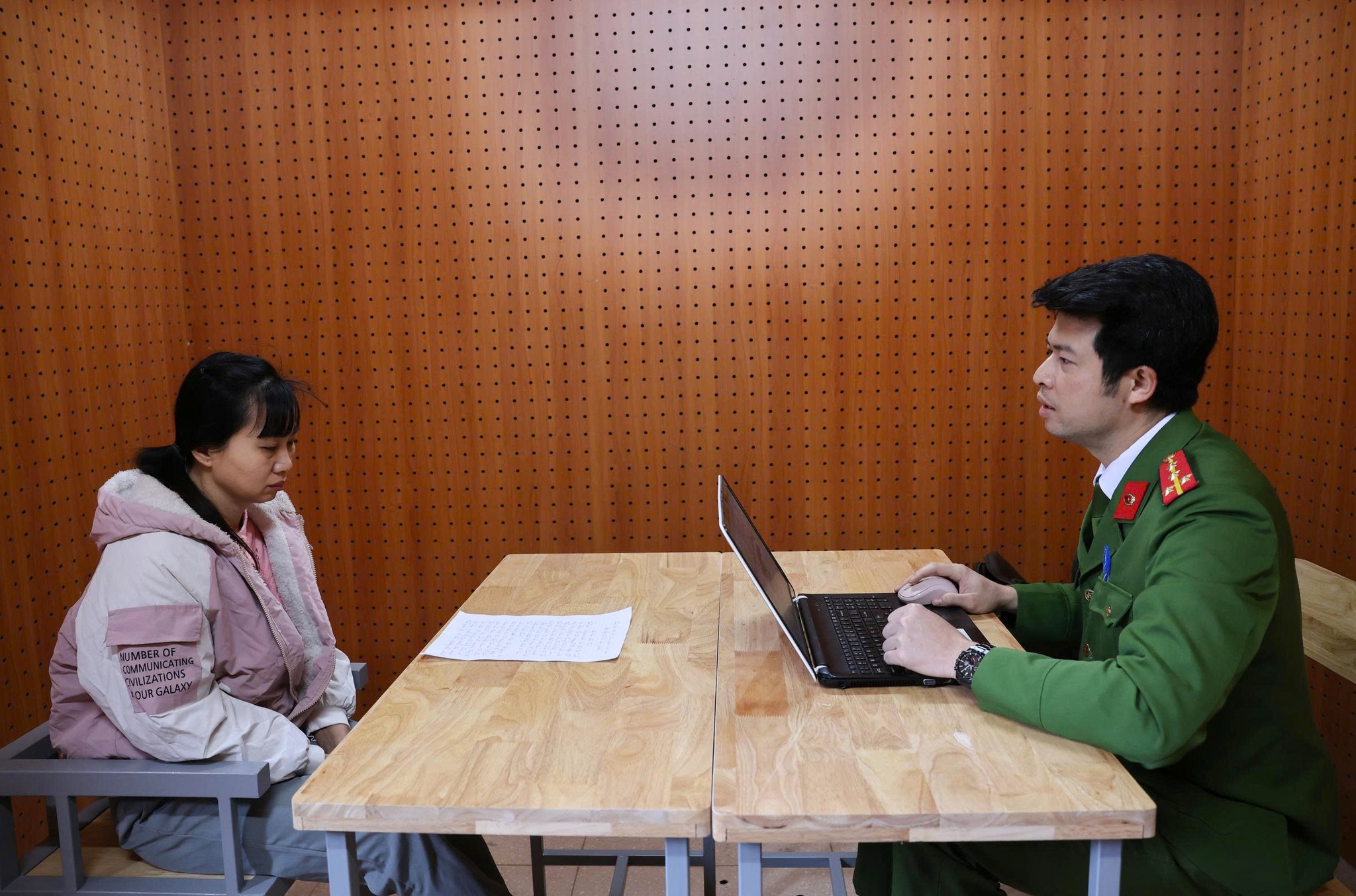 Bắt người phụ nữ lừa “chạy khiếu kiện” hơn 1,5 tỉ đồng của người dân