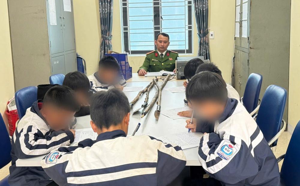 Ngăn chặn kịp thời nhóm học sinh THCS mang hung khí hẹn đánh nhau