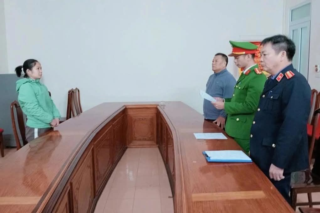 Phê chuẩn khởi tố đối tượng vận chuyển vàng qua biên giới