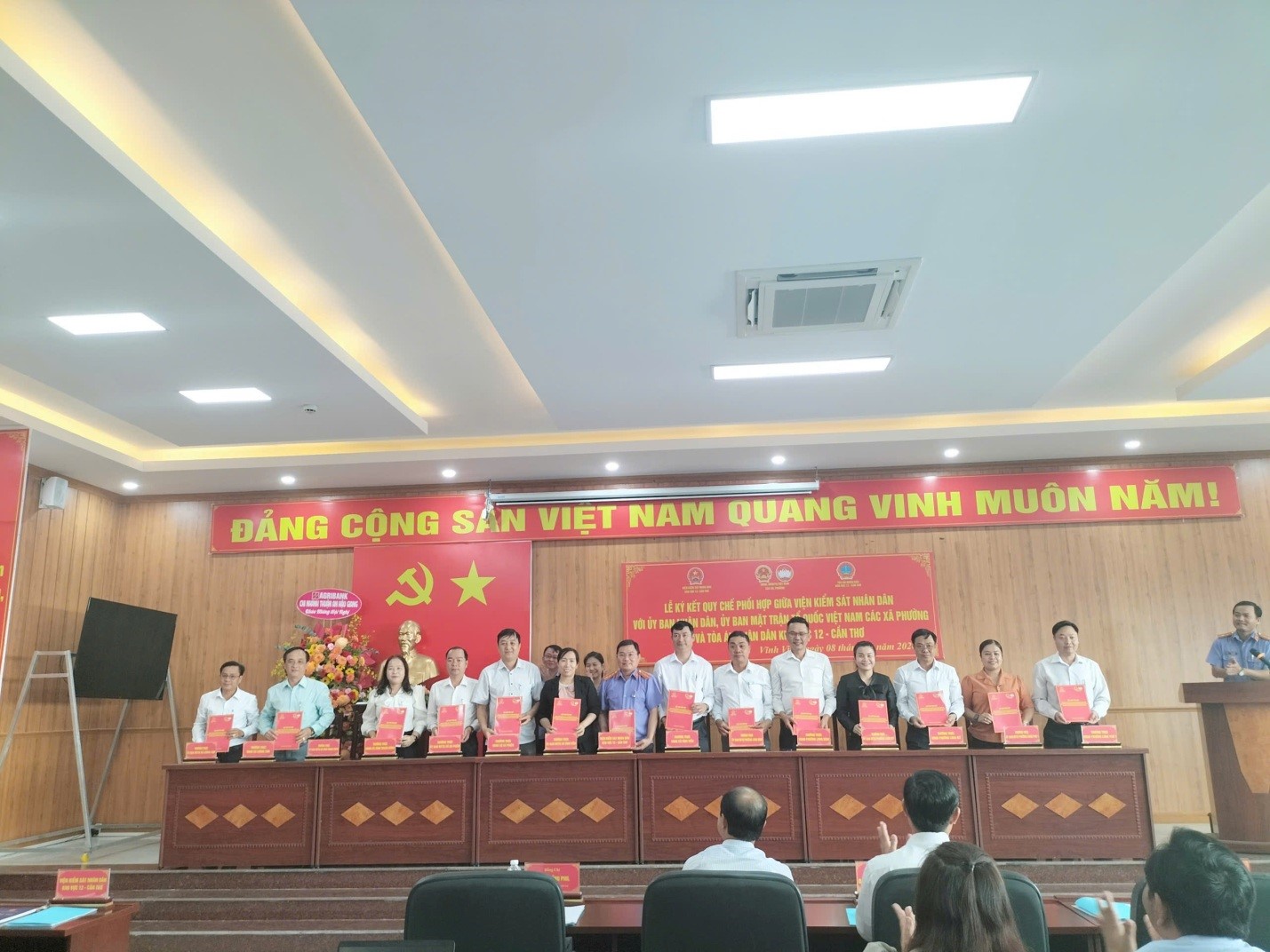 VKSND Khu vực 12, TP Cần Thơ tổ chức Lễ ký kết các Quy chế phối hợp