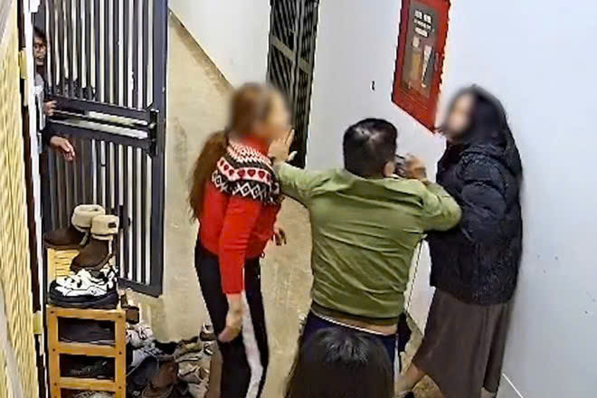 Điều tra vụ người phụ nữ bị hành hung ở hành lang chung cư