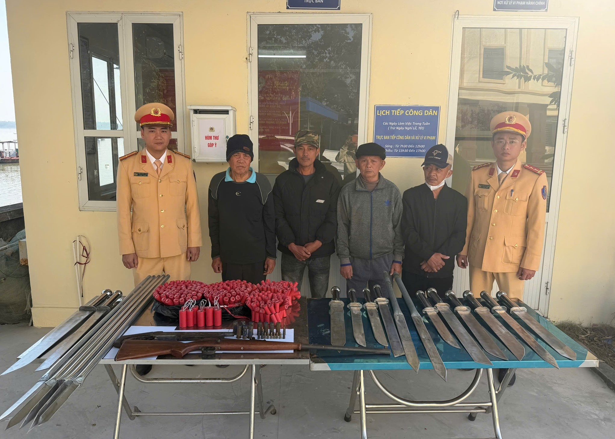 Nhiều súng, pháo và vũ khí nguy hiểm được vận động giao nộp thời điểm trước Tết