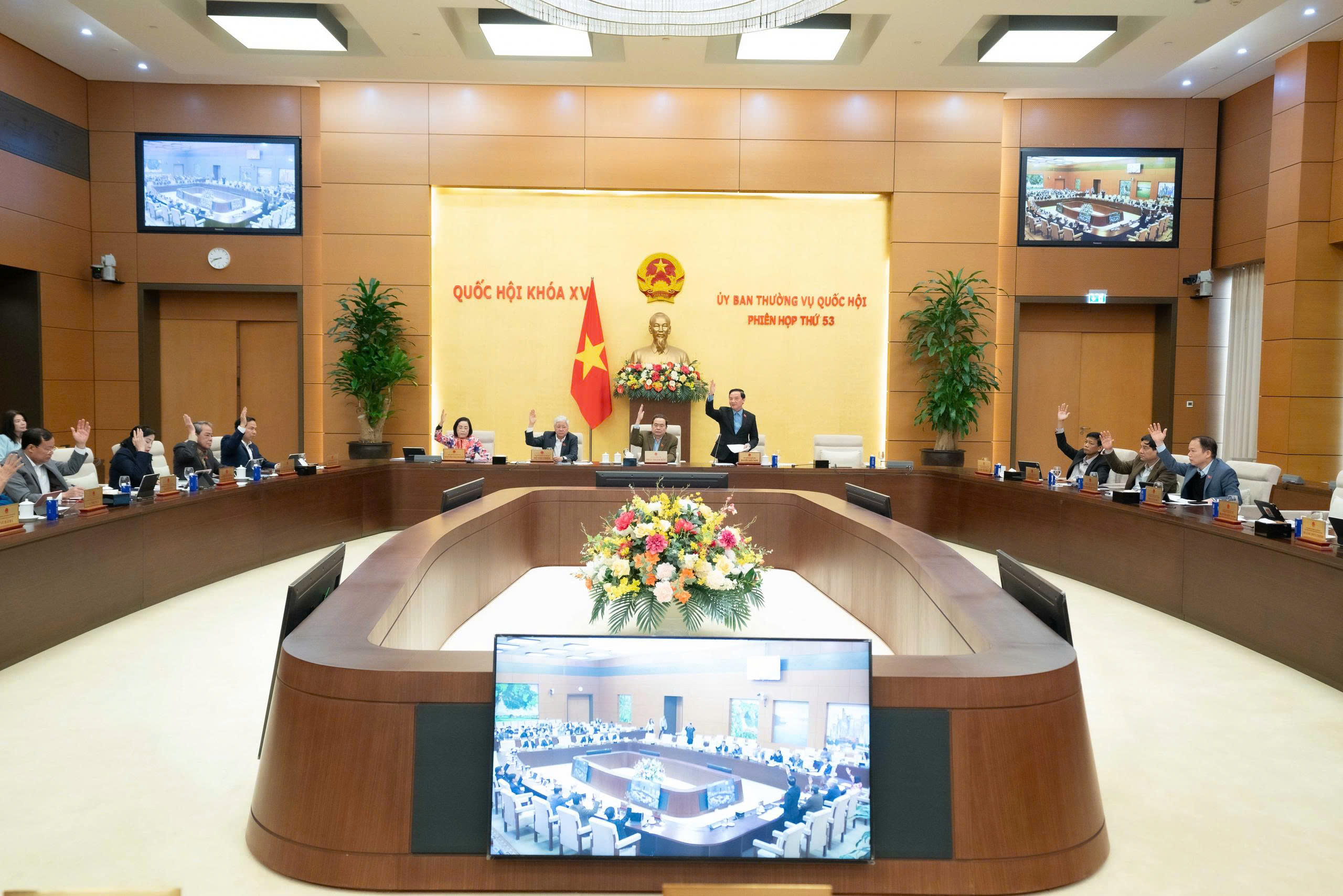 Ủy ban Thường vụ Quốc hội thông qua hai Nghị quyết do VKSND tối cao trình