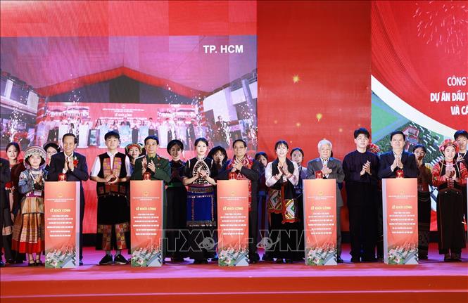 Thủ tướng Xây dựng trường học khu vực miền núi, đồng bào dân tộc để gieo chữ, giữ nước