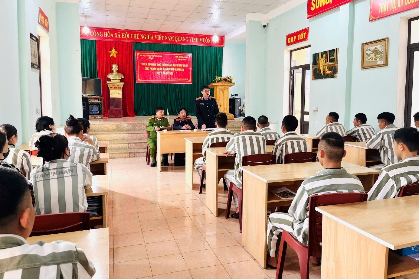 VKSND tỉnh Lai Châu tuyên truyền pháp luật tại Trại tạm giam Công an tỉnh