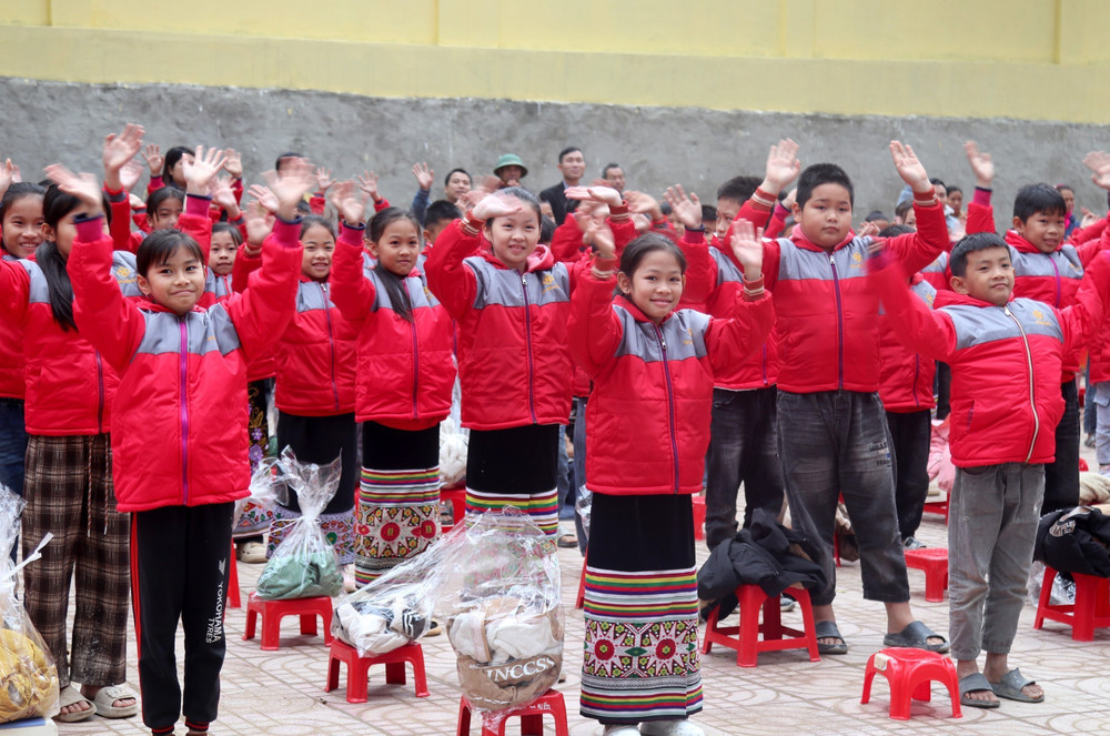 Các hành vi bị nghiêm cấm trong tổ chức, hoạt động của quỹ xã hội, quỹ từ thiện