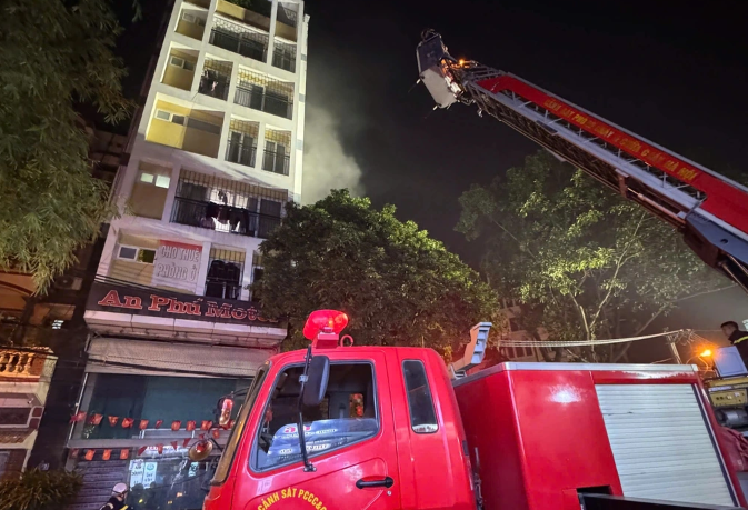 Cháy nhà nghỉ, 7 người được giải cứu an toàn, tạm giữ 1 đối tượng nghi phóng hỏa