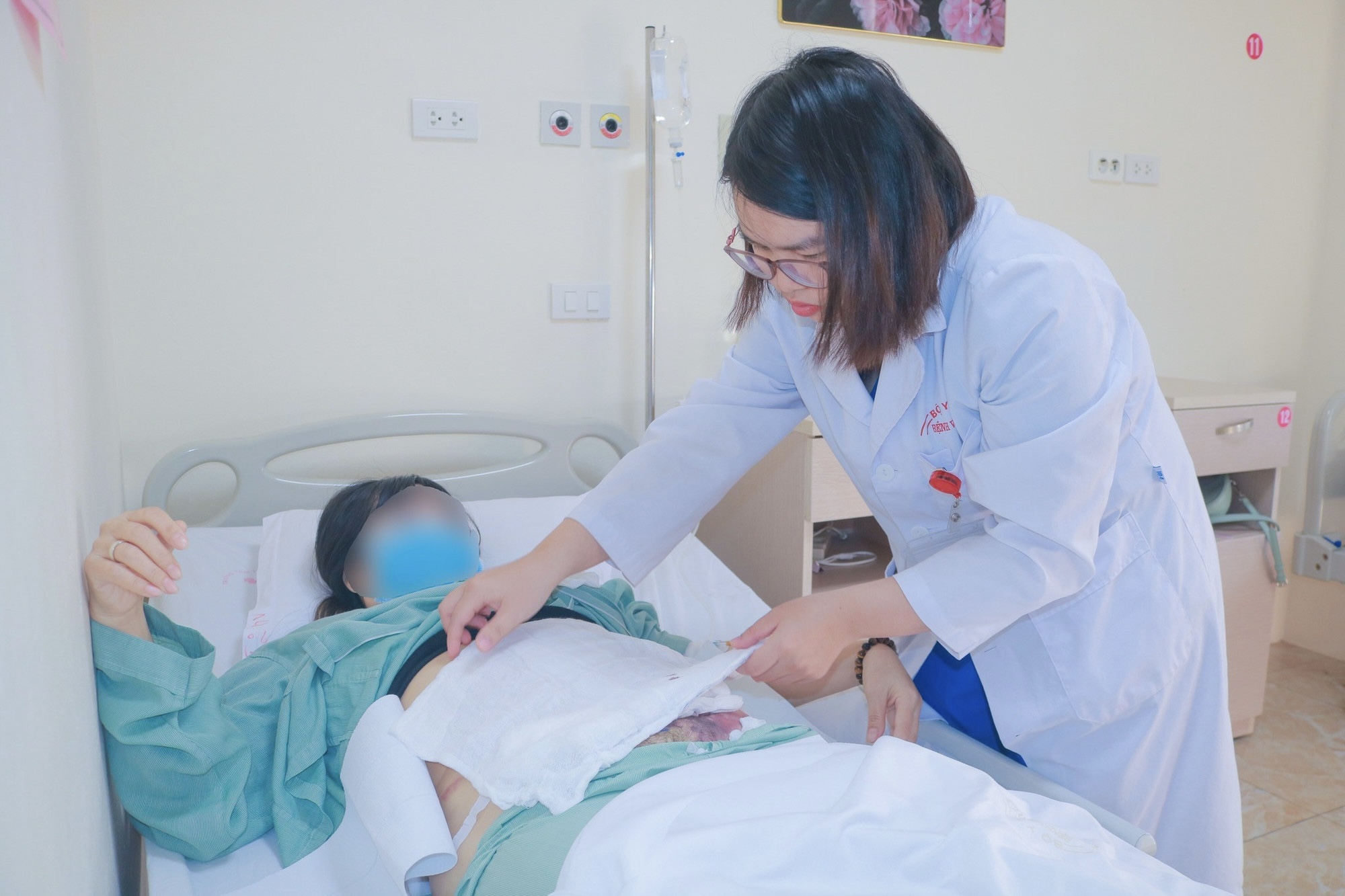 Kịp thời cứu sống một bệnh nhân nguy kịch sau khi hút mỡ bụng tại spa tư nhân