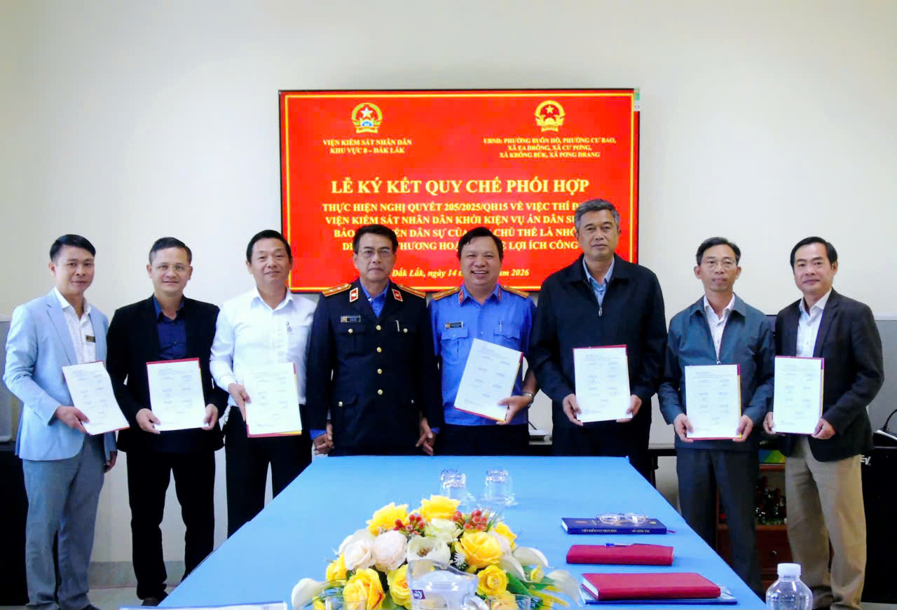 VKSND khu vực 8 – Đắk Lắk ký kết quy chế phối hợp với các xã, phường thực hiện Nghị quyết 205