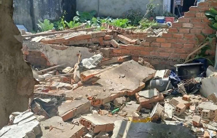 Sau tiếng nổ lớn, một nhà dân bị sập và 1 người bị thương