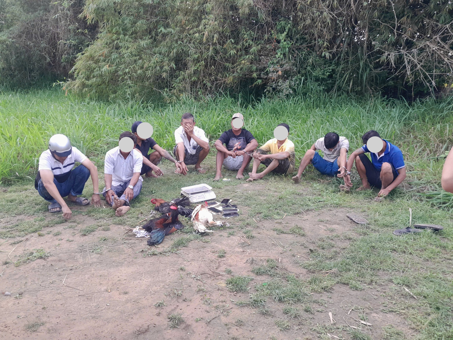 Bắt quả tang 25 đối tượng tham gia đánh bi sắt ăn thua bằng tiền