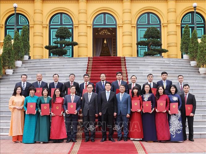 Chủ tịch nước Lương Cường trao quyết định bổ nhiệm Đại sứ Việt Nam tại nước ngoài