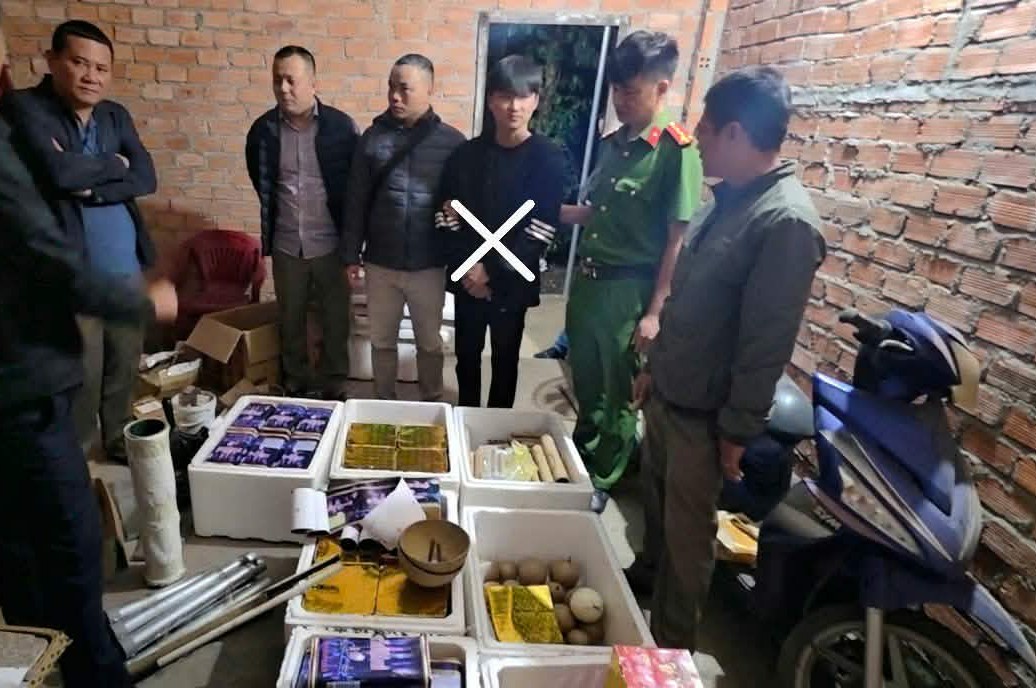 Tạm giữ đối tượng sản xuất gần 2 tạ pháo để bán trong dịp Tết