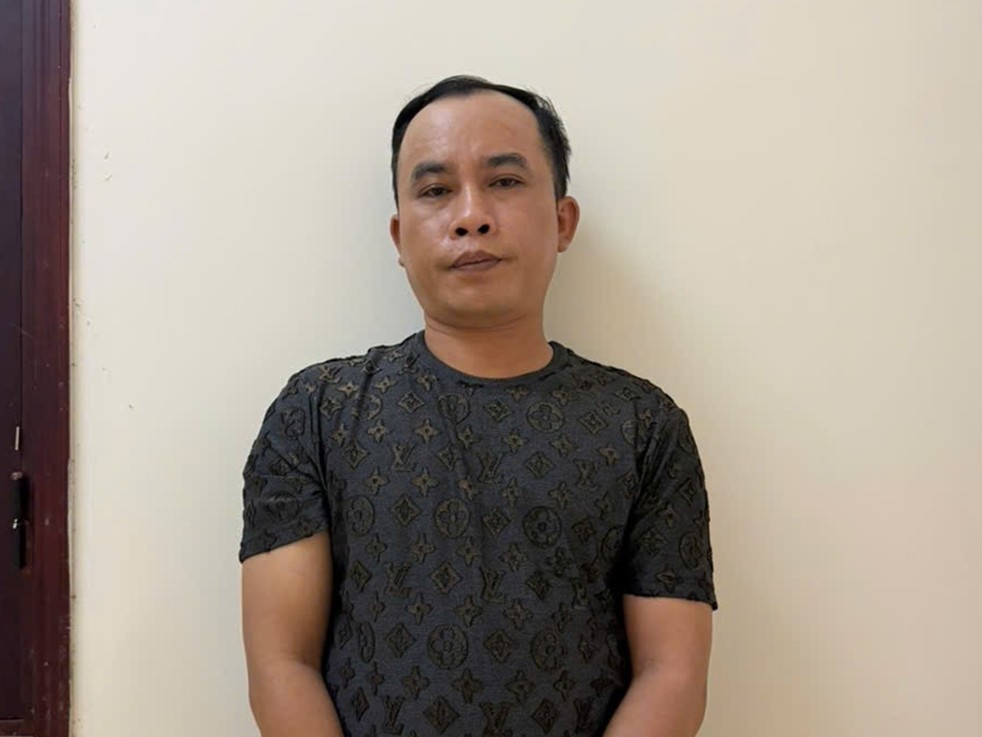 Bắt đối tượng có 2 Quyết định truy nã tội “đánh bạc và hủy hoại tài sản”