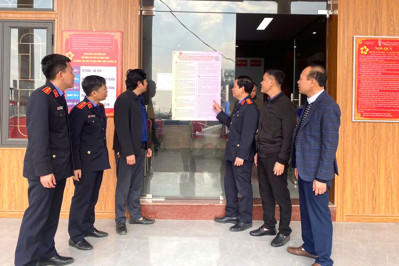 Viện kiểm sát trực tiếp tuyên truyền Nghị quyết số 205 của Quốc hội tại các xã, phường