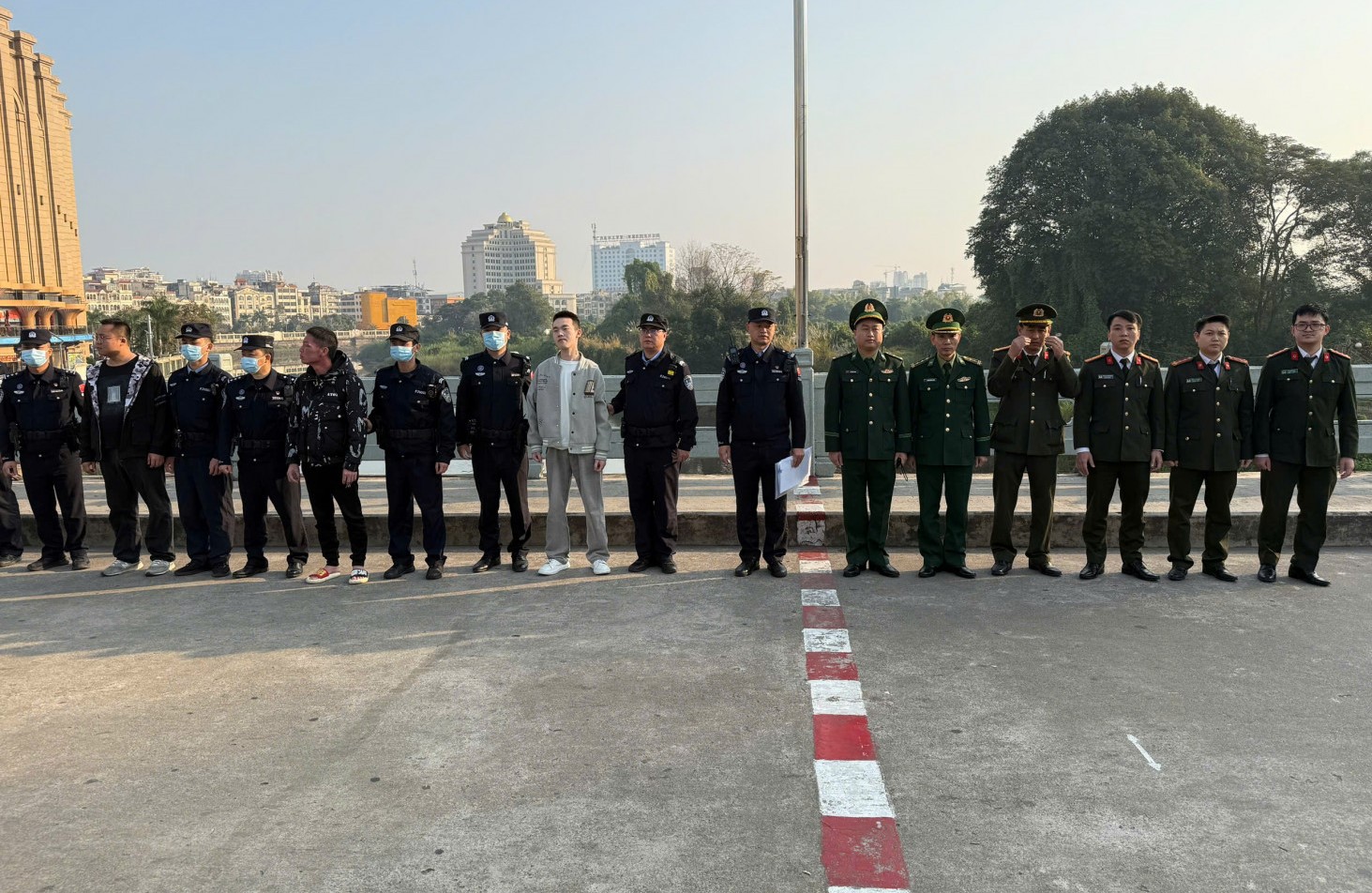 Trục xuất 7 công dân Trung Quốc nhập cảnh trái phép