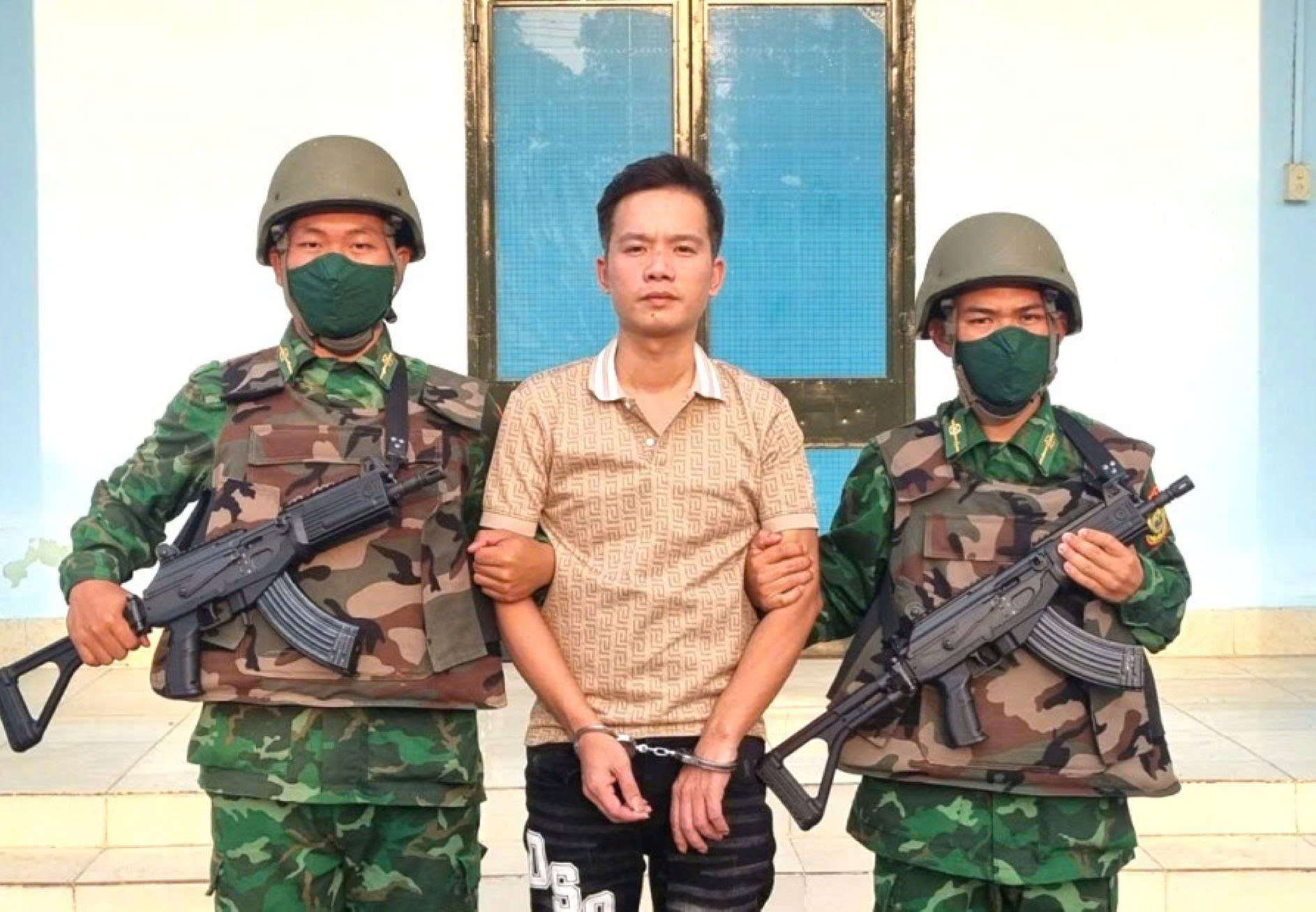 Phát hiện, bắt giữ 2 đối tượng truy nã nguy hiểm