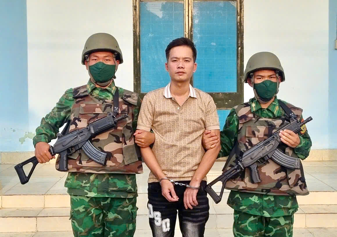 Bắt giữ đối tượng truy nã khi làm thủ tục nhập cảnh tại Cửa khẩu Mộc Bài