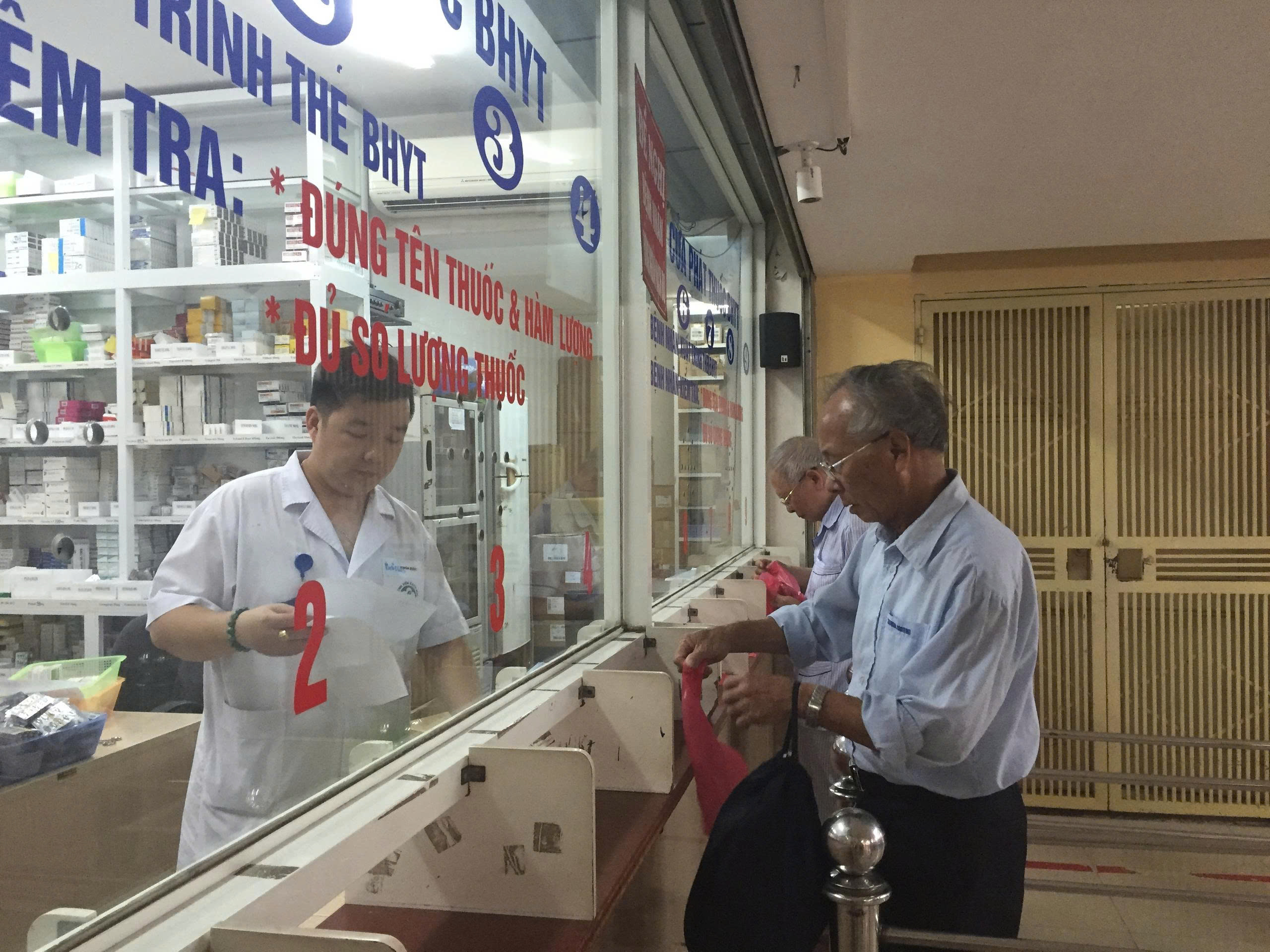 BHXH Việt Nam yêu cầu rà soát việc cấp thuốc ngoại trú trên 30 ngày nhằm bảo đảm quyền lợi người tham gia BHYT