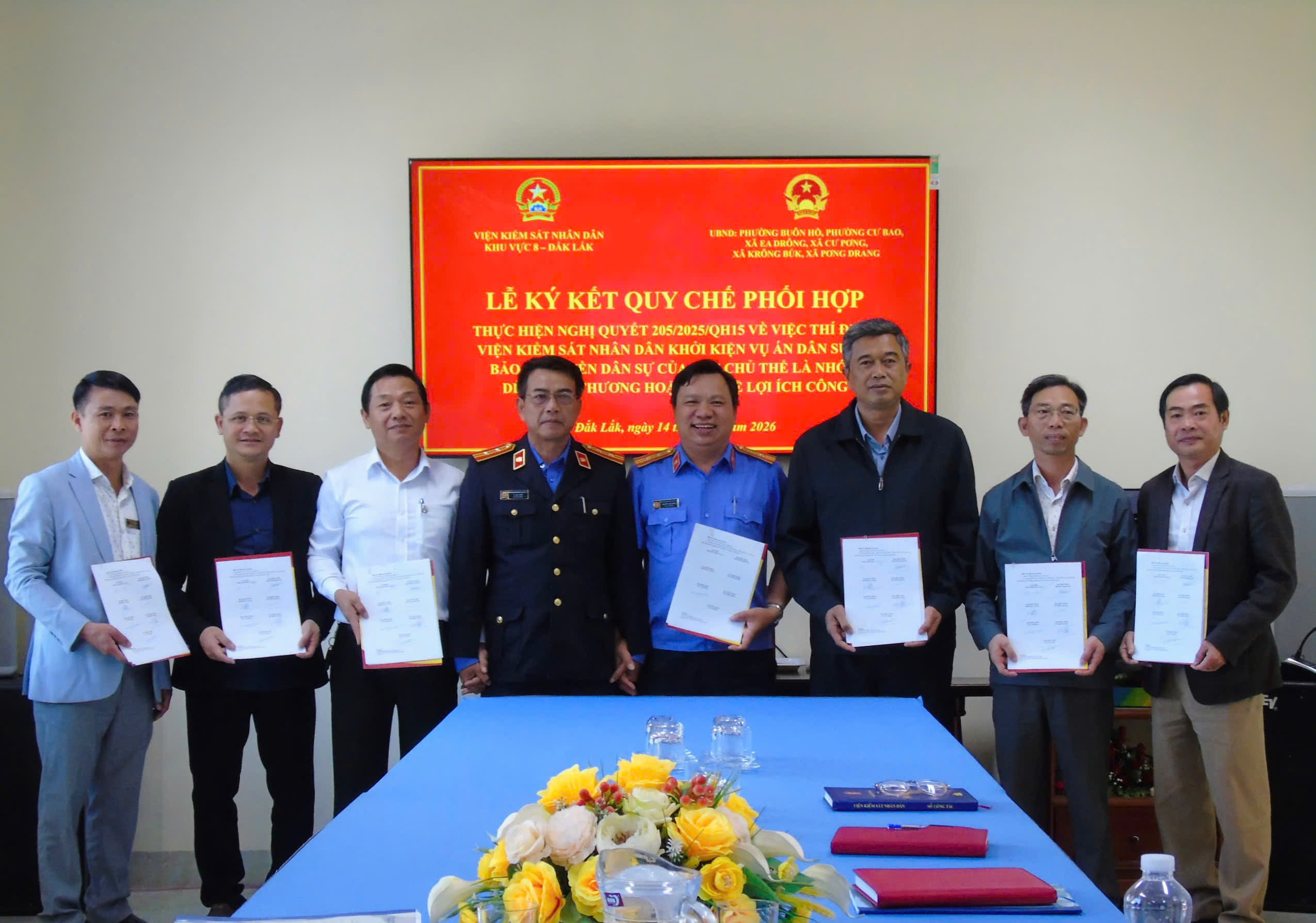 Ký kết Quy chế phối hợp với UBND cấp xã trong thực hiện Nghị quyết số 205 của Quốc hội