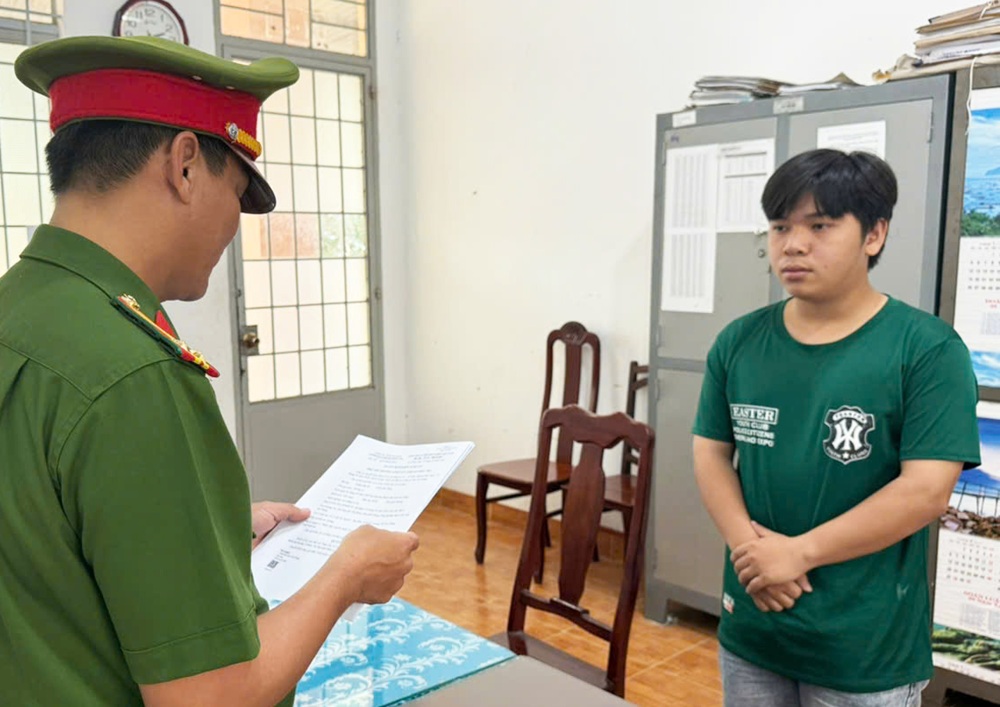 Bắt tạm giam gã shipper hiếp dâm trẻ em