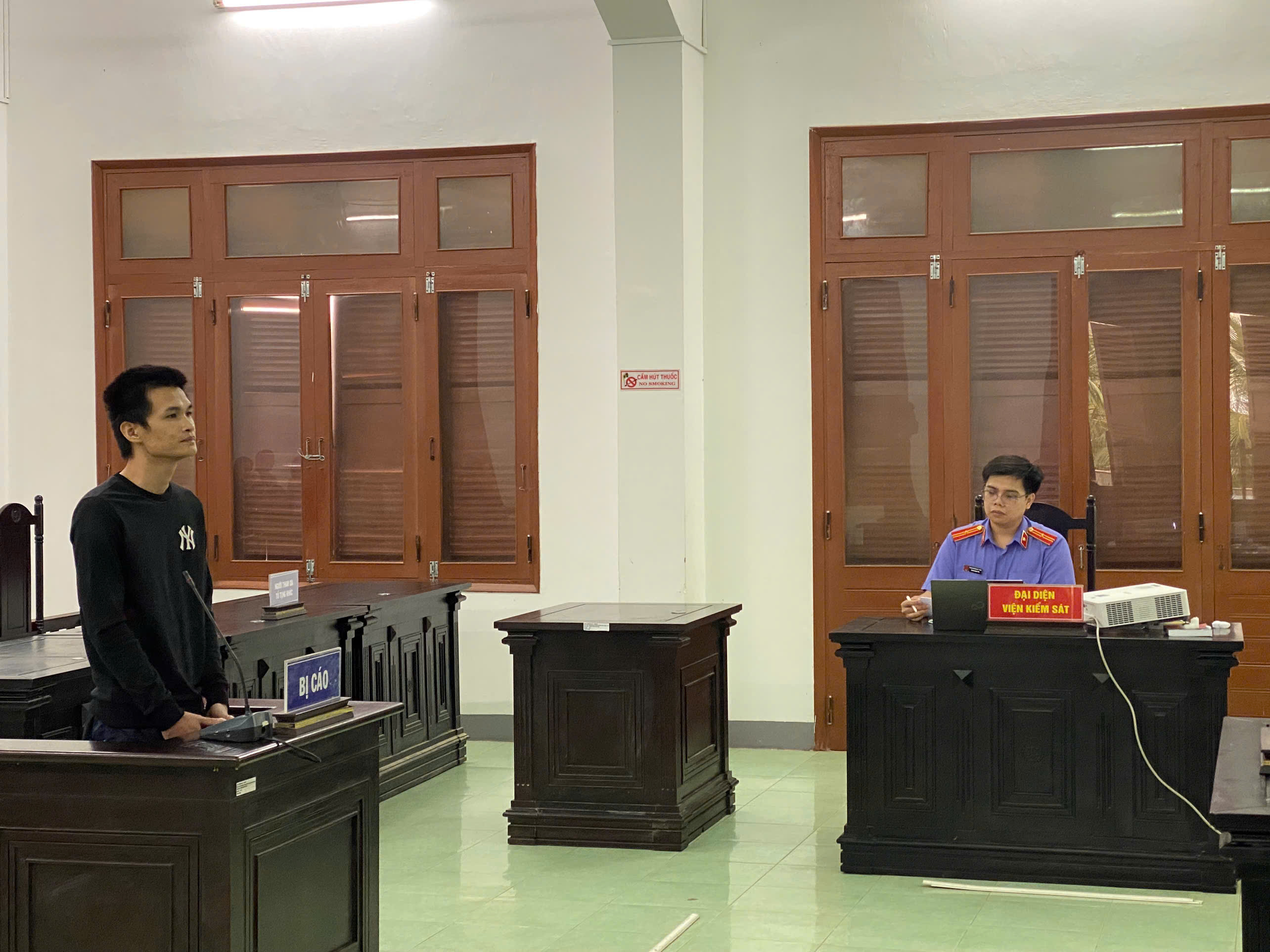 Nam thanh niên đánh người phụ nữ mang thai trước cổng bệnh viện lãnh án