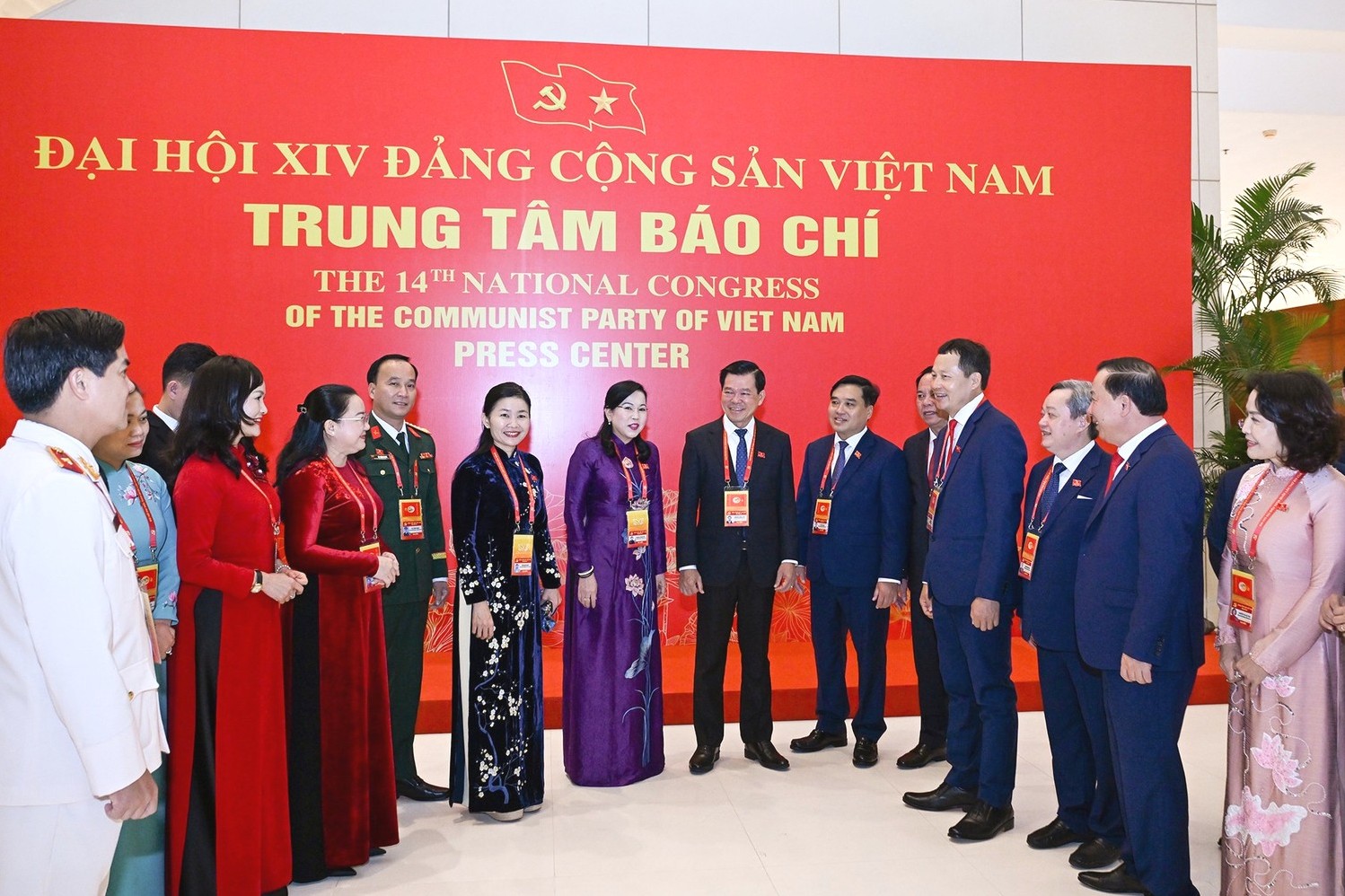 Hình ảnh các đại biểu trong ngày làm việc thứ ba tại Đại hội XIV của Đảng