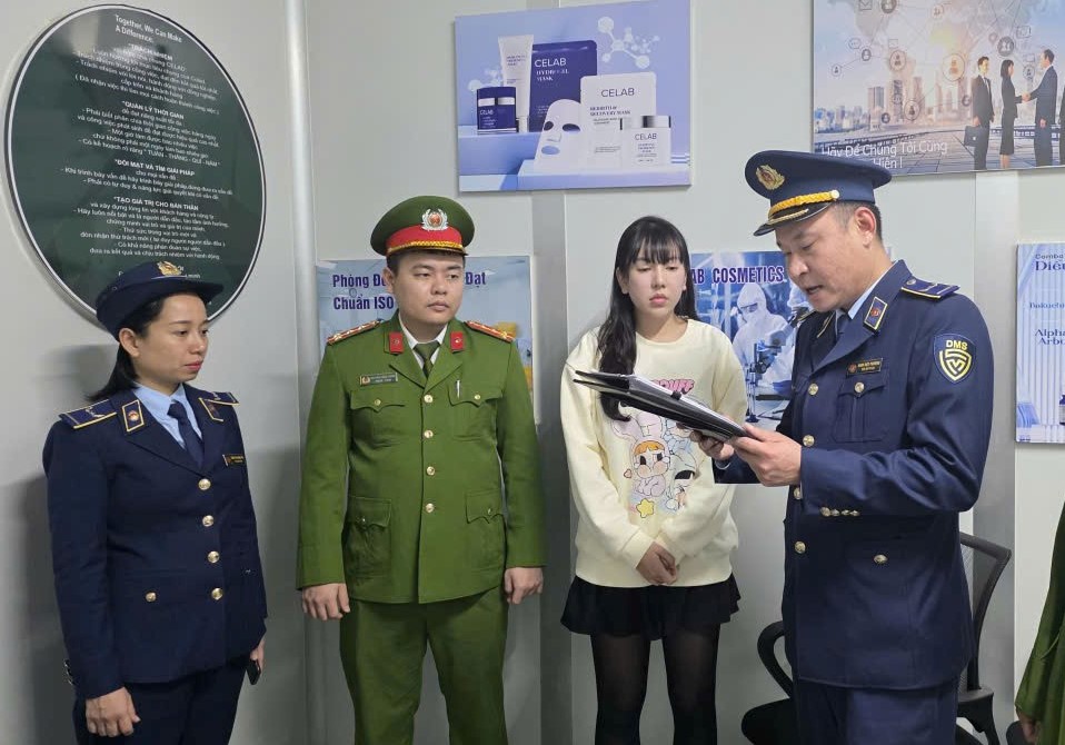 Triệt phá đường dây sản xuất, buôn bán mỹ phẩm giả quy mô lớn trên không gian mạng