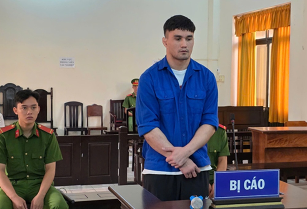 Tuyên án bị cáo người nước ngoài tàng trữ, lưu hành hơn 36 000 USD giả