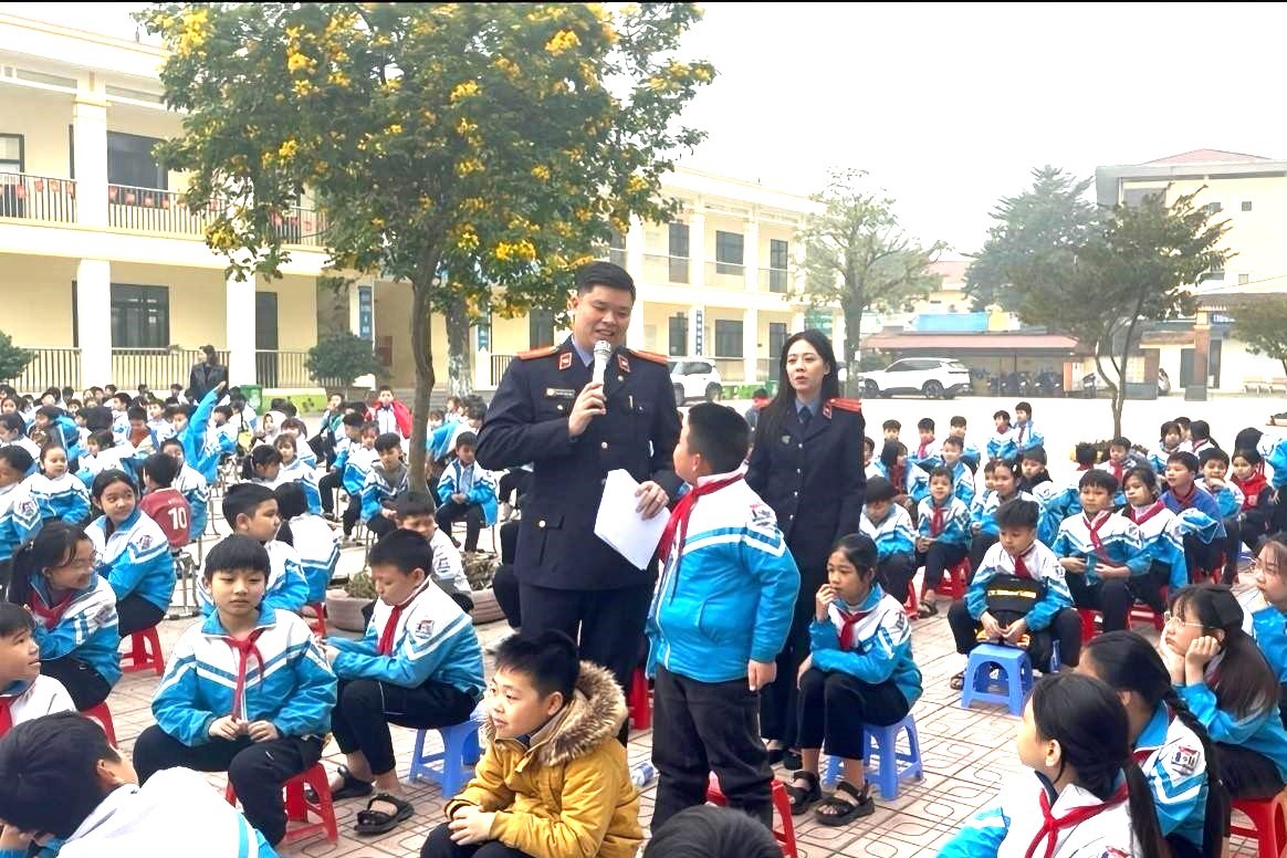 VKSND khu vực 17, tỉnh Phú Thọ tuyên truyền pháp luật về phòng chống bạo lực học đường