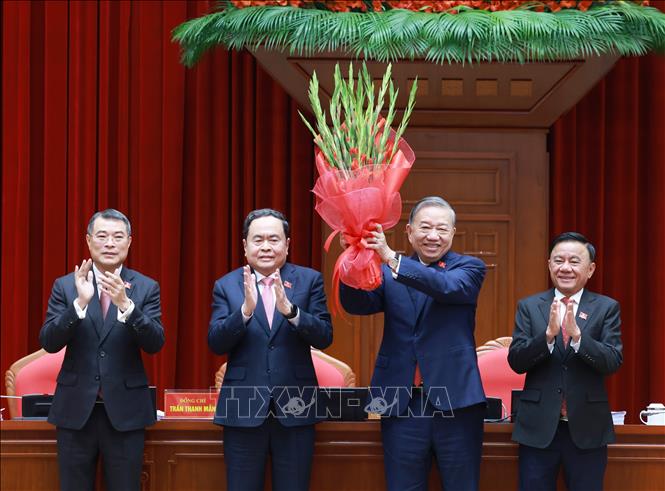 Ban Chấp hành Trung ương Đảng khóa XIV thống nhất tuyệt đối bầu đồng chí Tô Lâm tiếp tục giữ chức Tổng Bí thư